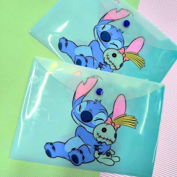 SOBRE PLASTICO A5 C/BOTON STITCH - Imagen 2
